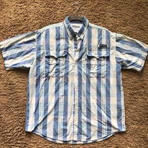 Men’s blue plaid Columbia button up fishing shirt